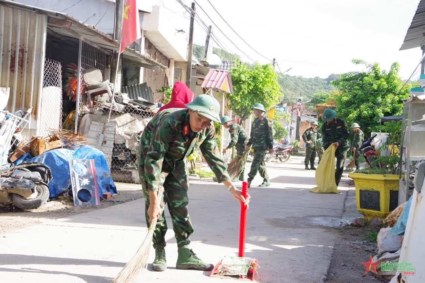 Quân khu 9 tổ chức ra quân hưởng ứng “Ngày môi trường thế giới”